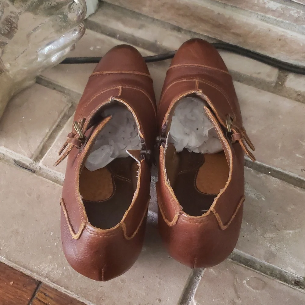 BØC Brown Leather Two Buckle Booties Size 8.5